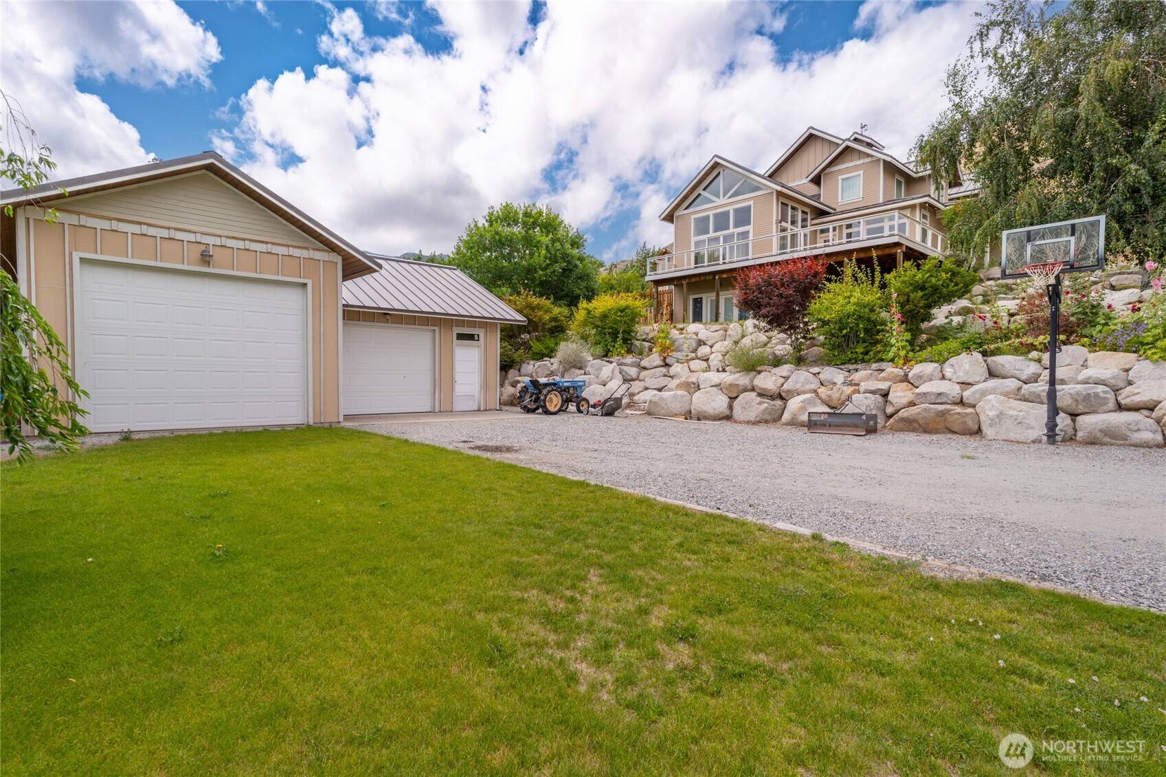 Pateros, WA 98846,266 Ives ST