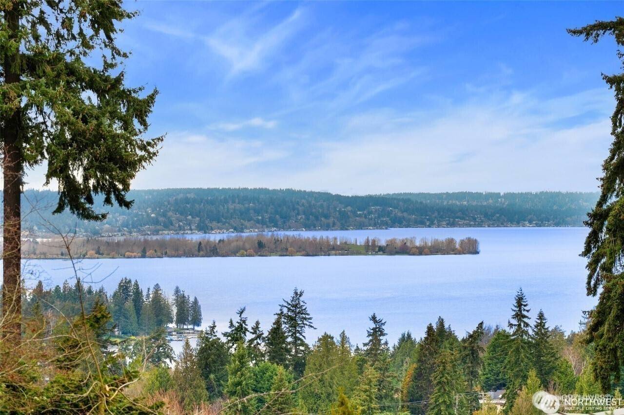 Clyde Hill, WA 98004,9416 NE 25th ST