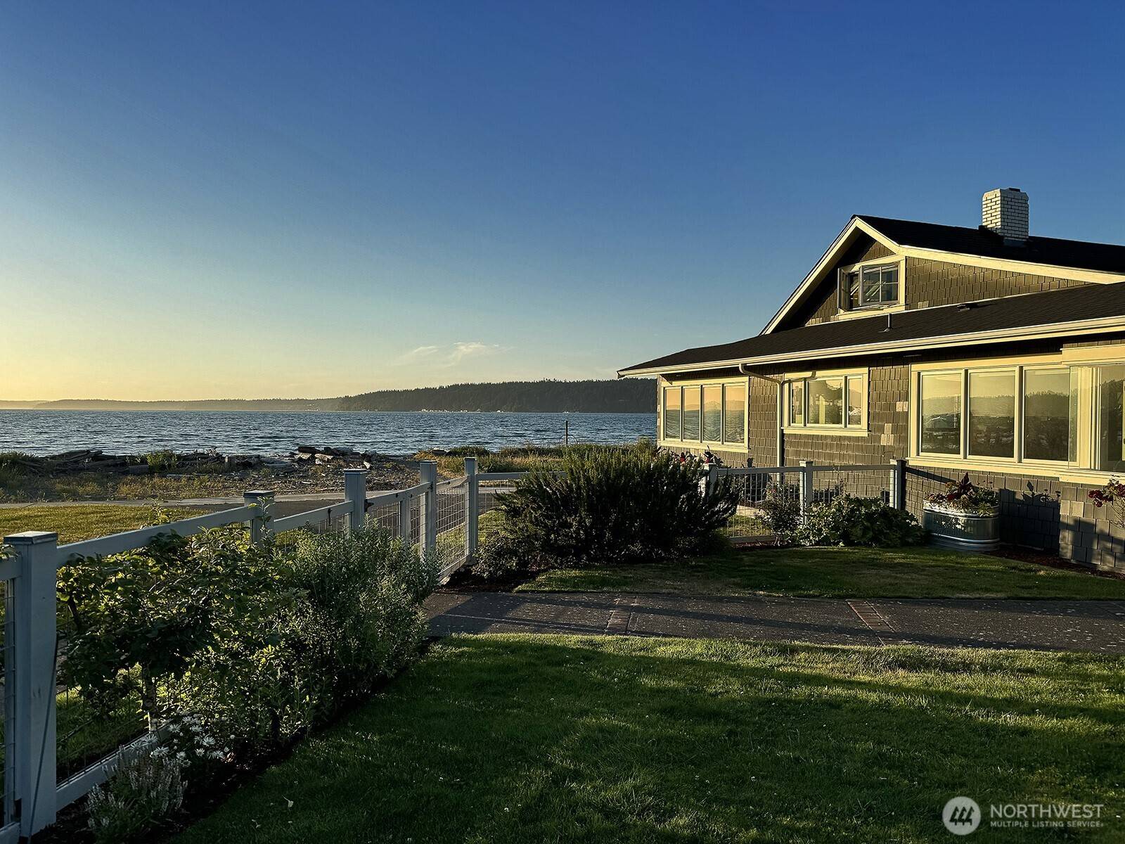 Langley, WA 98260,4382 Point View Walk