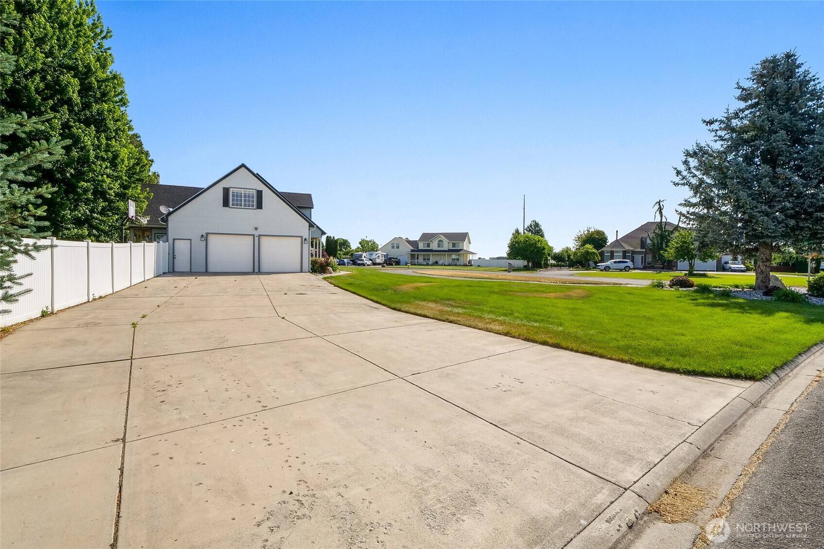 Moses Lake, WA 98837,5476 Lorri LN