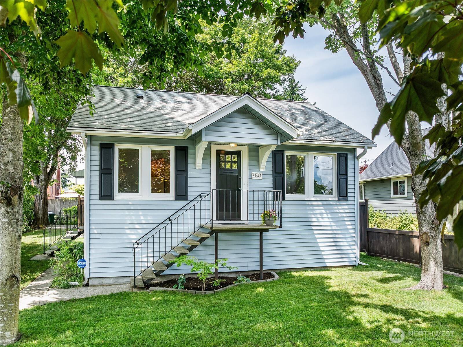 Seattle, WA 98117,8047 Earl AVE NW