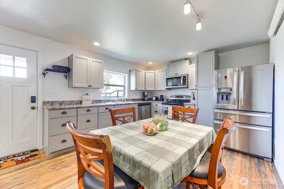 Shelton, WA 98584,223 E J ST