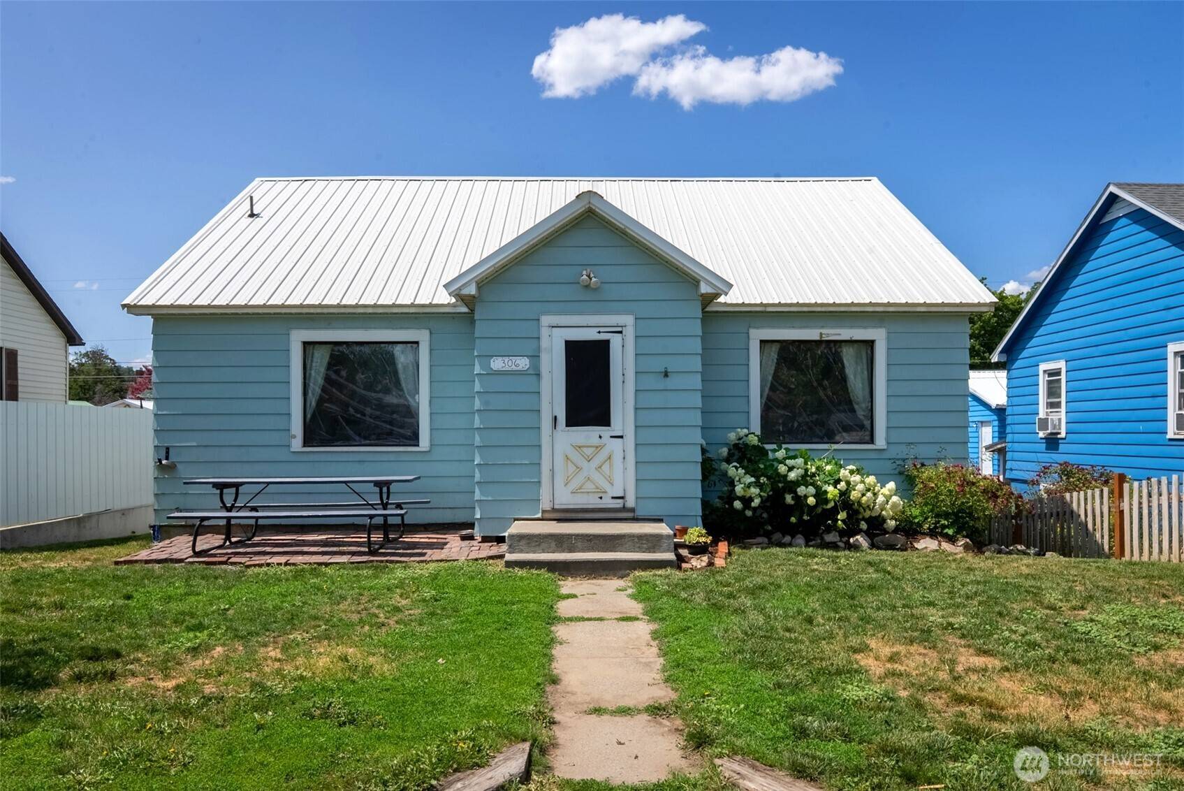 Omak, WA 98841,306 S Cedar ST