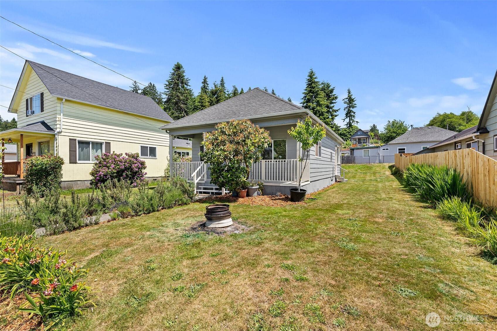 Raymond, WA 98577,1211 Larch ST