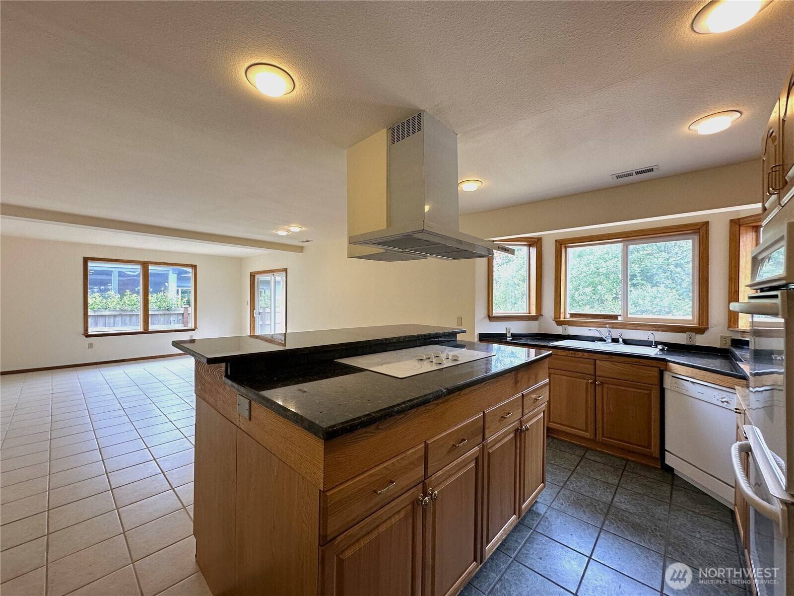 Ocean Shores, WA 98569,832 Whale CT SW