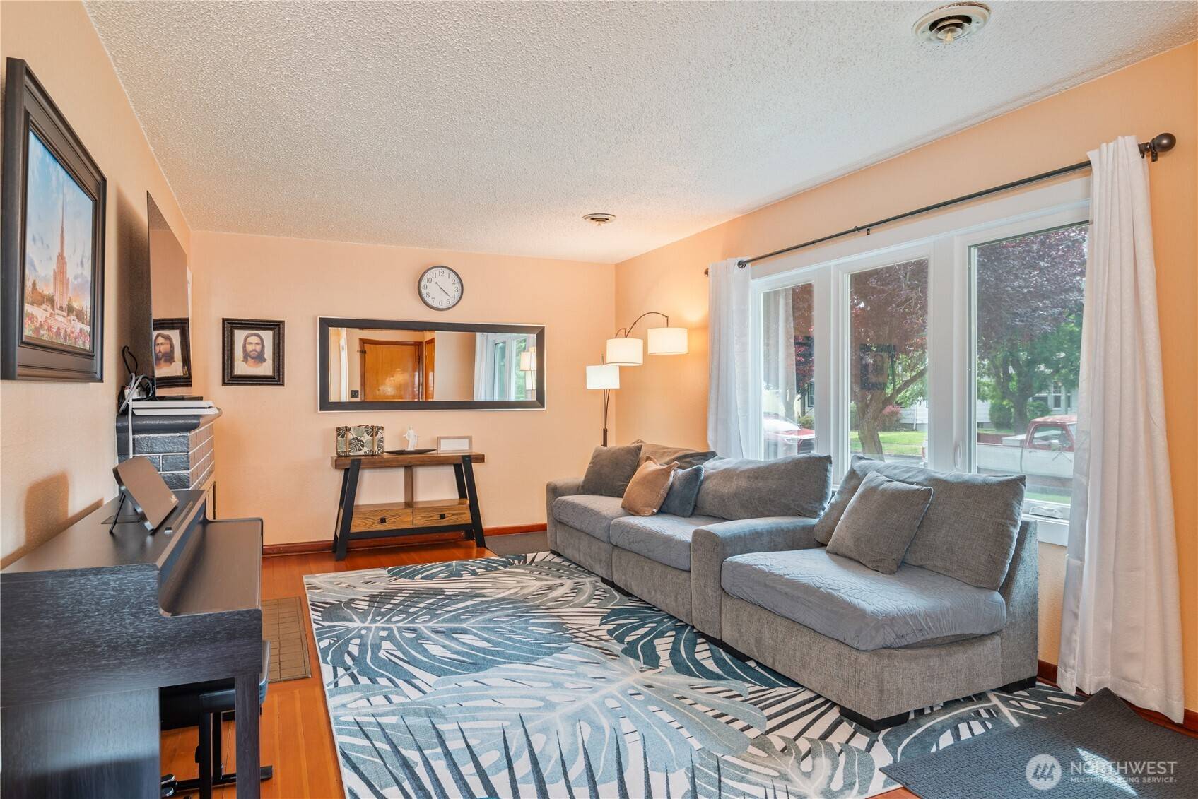 Longview, WA 98632,656 22nd AVE