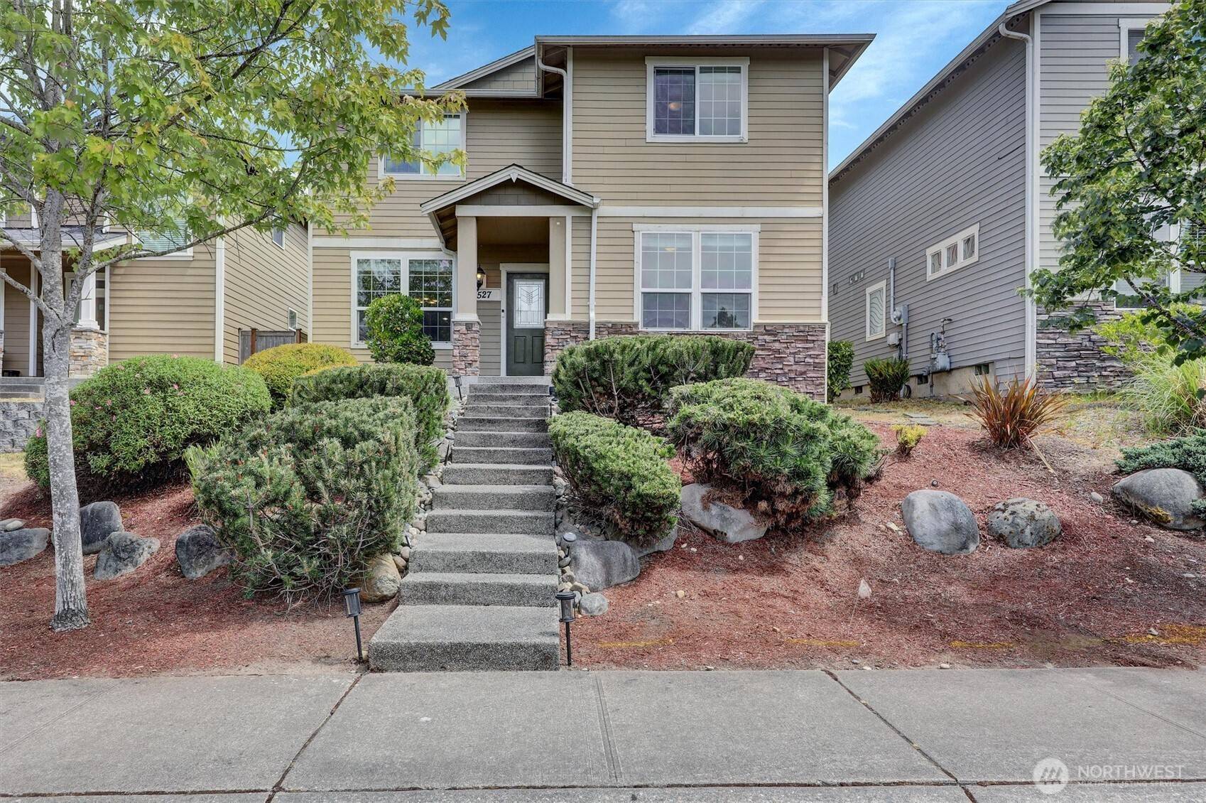 Puyallup, WA 98375,18527 97th AVE E