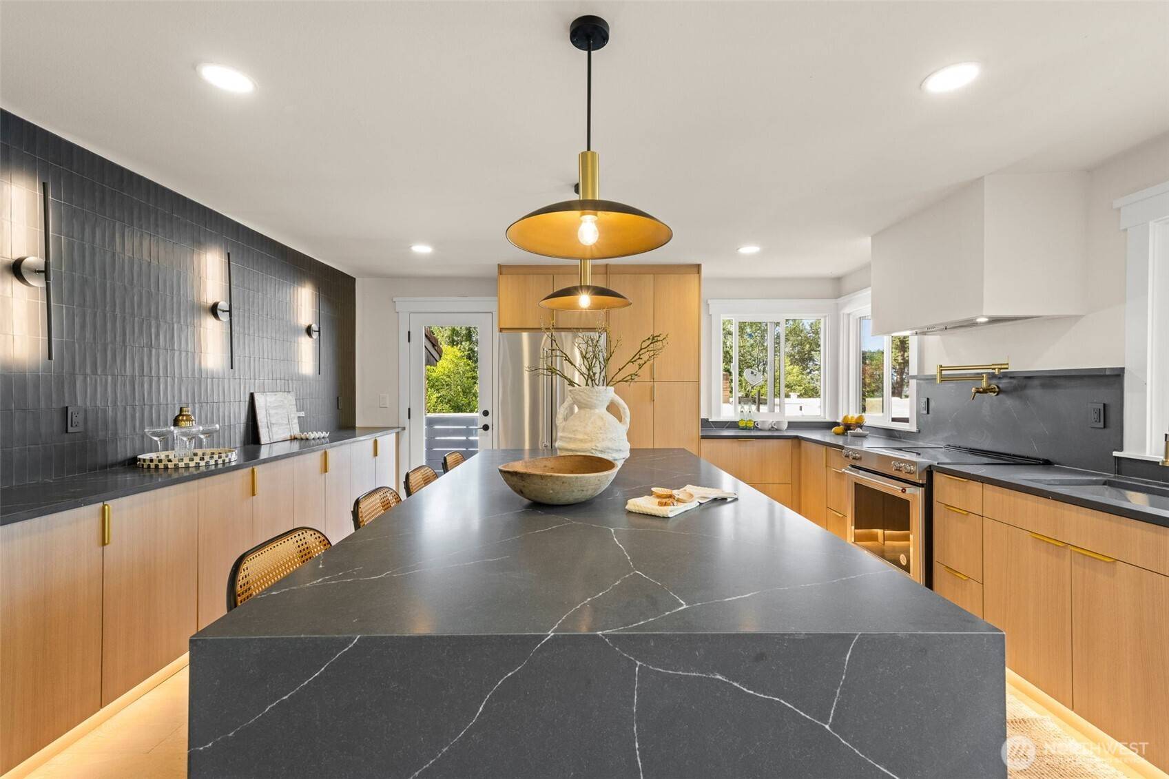 Lake Forest Park, WA 98155,14512 38th AVE NE