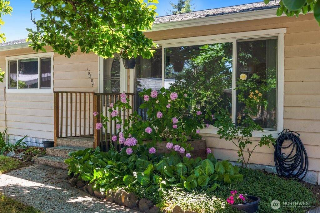 Shoreline, WA 98133,16204 Corliss PL N