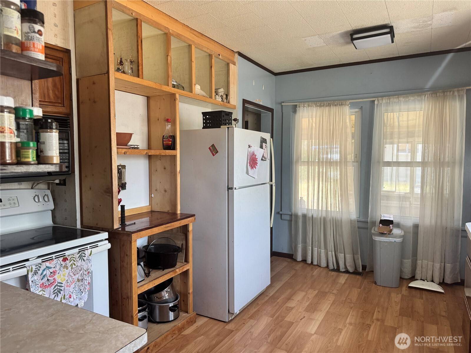 Curlew, WA 99118,8 S main ST
