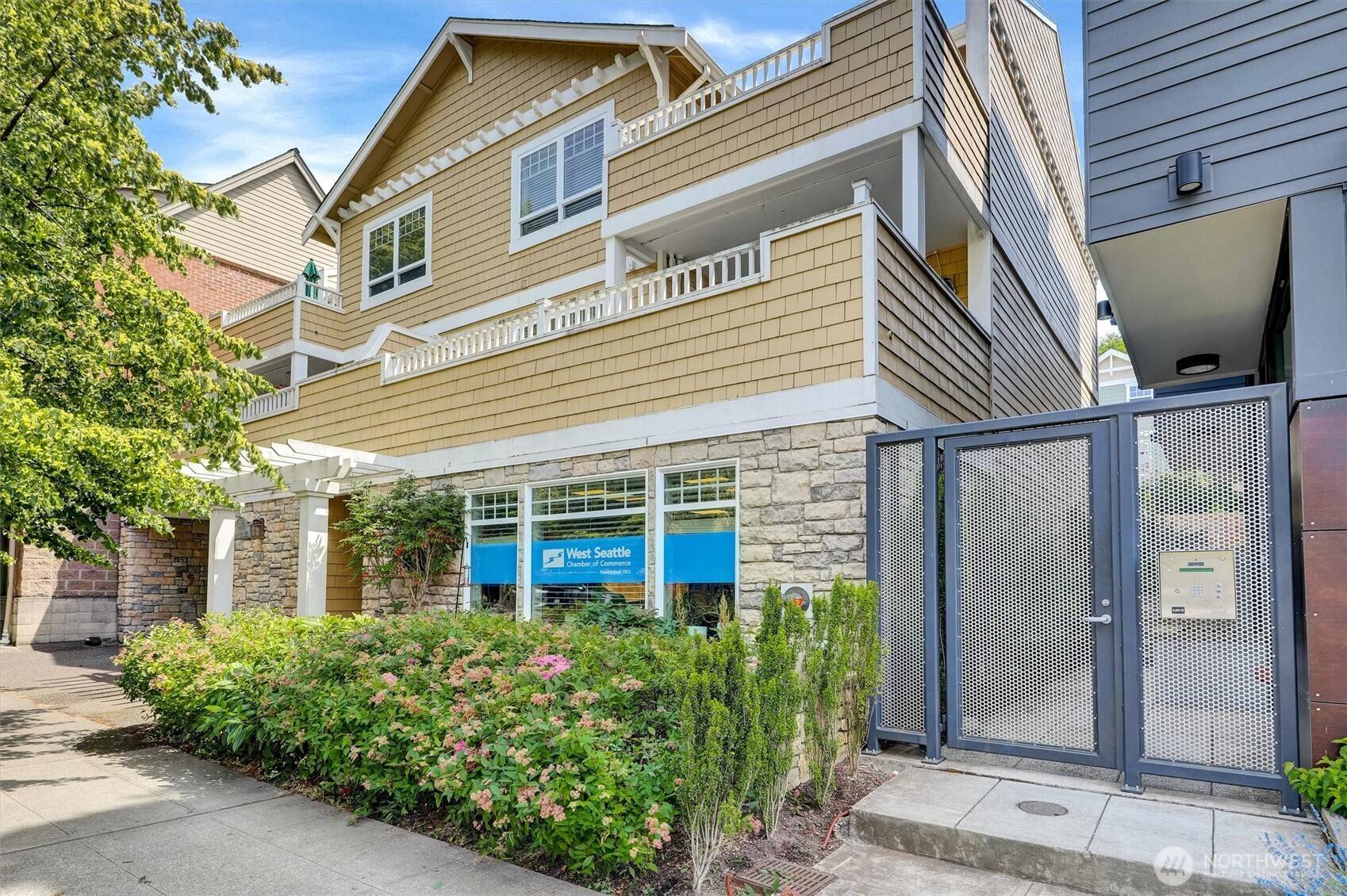 Seattle, WA 98136,5450 California AVE SW #302