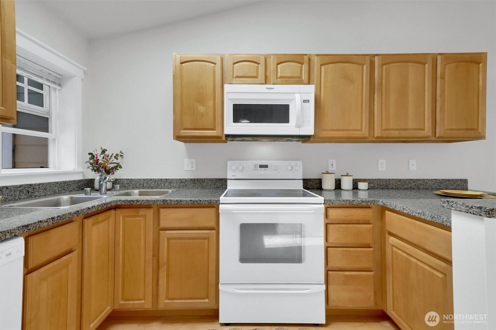 Seattle, WA 98136,5450 California AVE SW #302