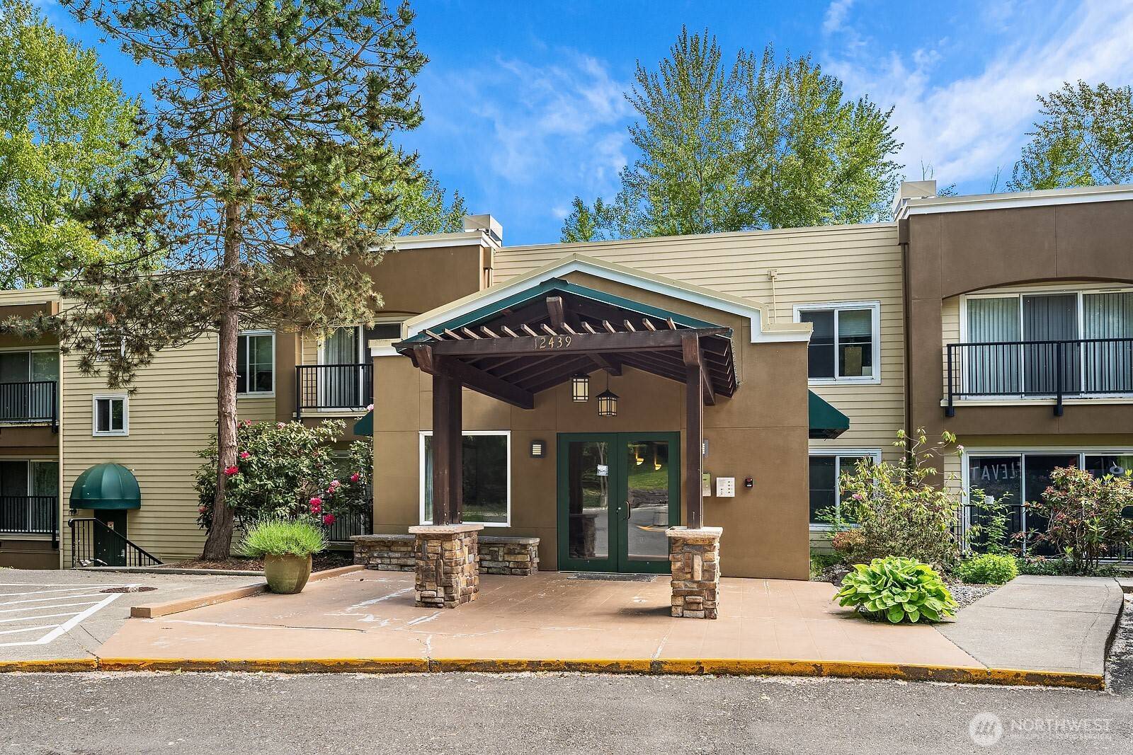 Kirkland, WA 98034,12439 NE Totem Lake WAY #106