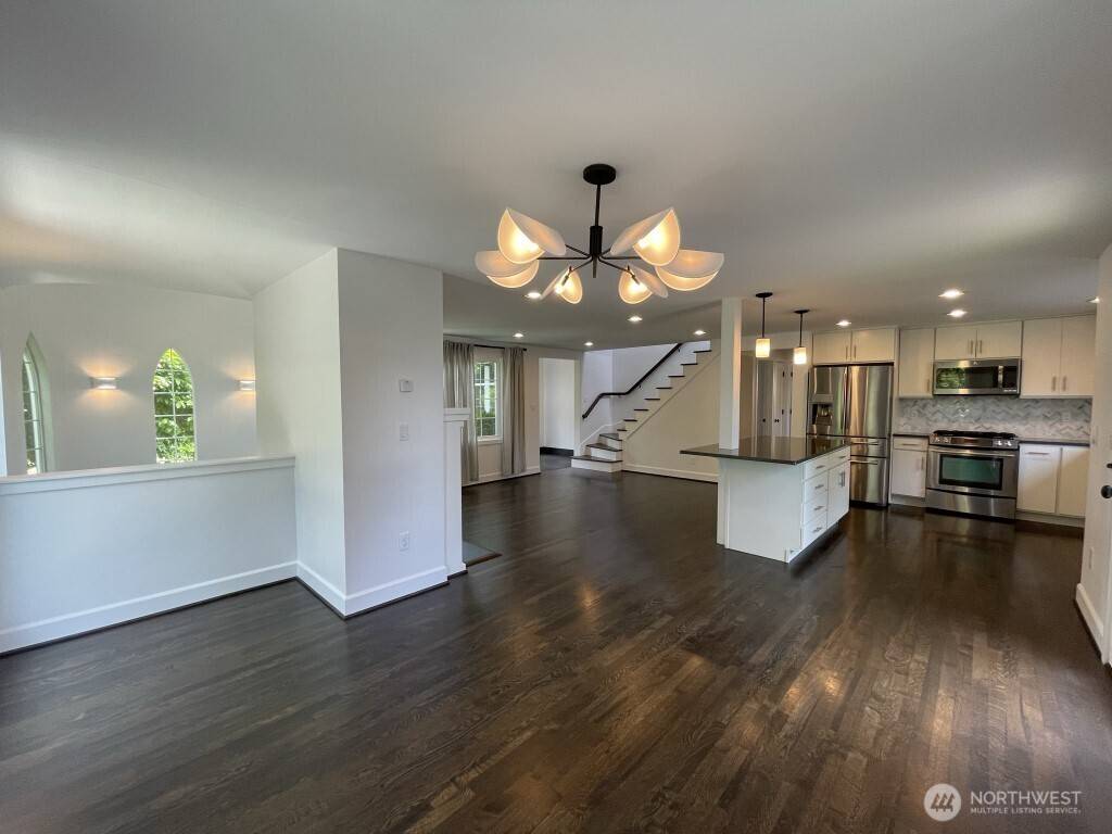 Seattle, WA 98199,3255 W Viewmont WAY W