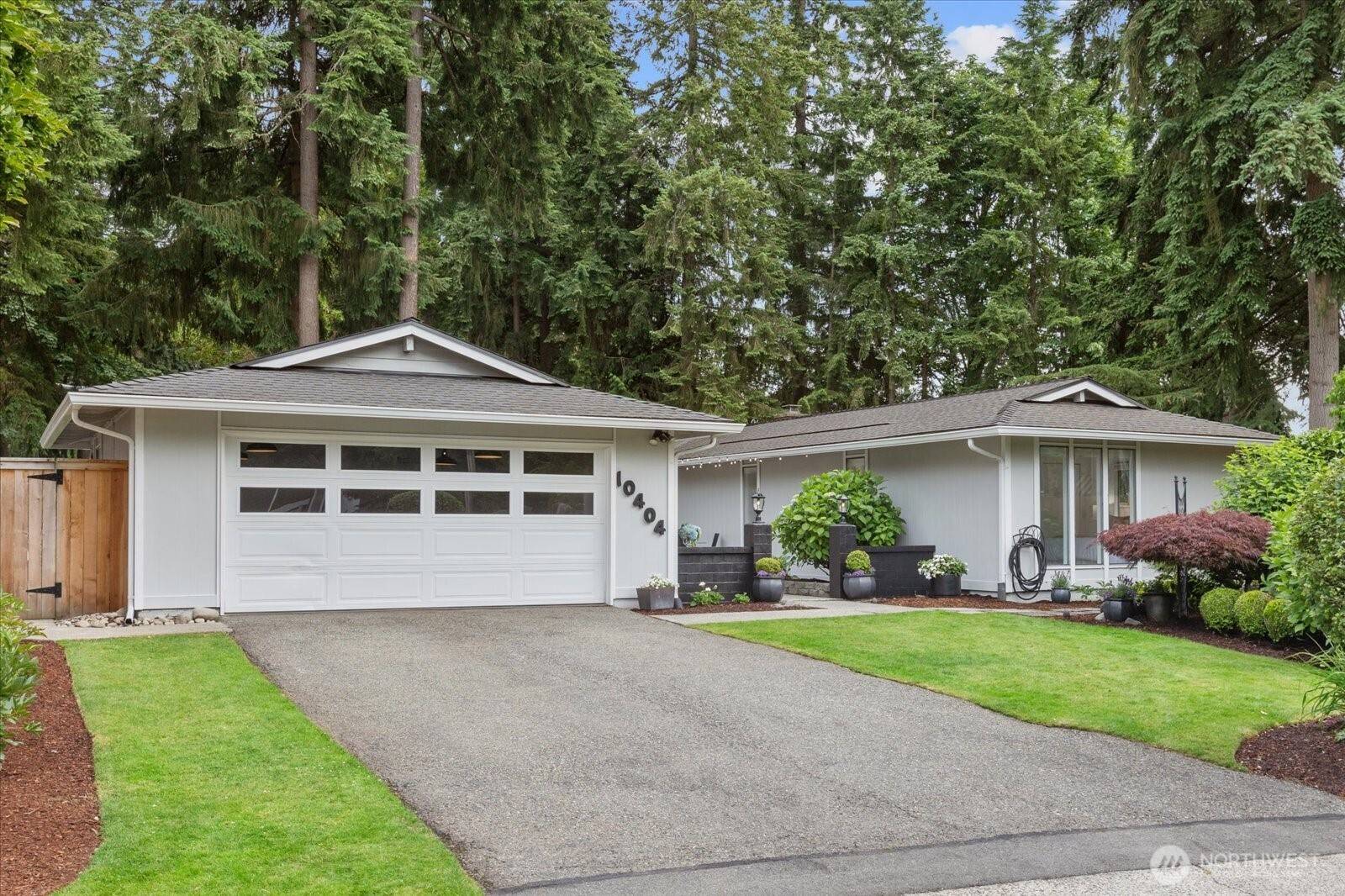 Redmond, WA 98052,10404 165th PL NE
