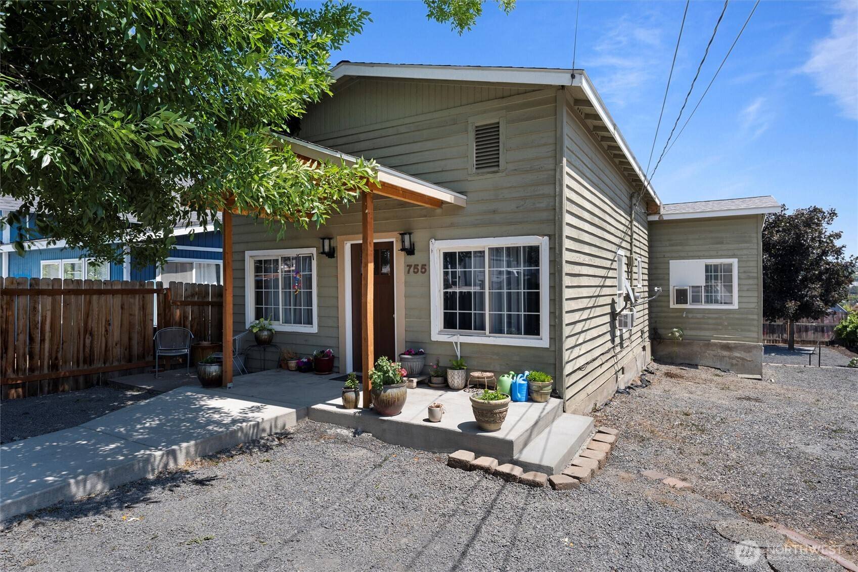 Wenatchee, WA 98801,755 S Chelan Ave