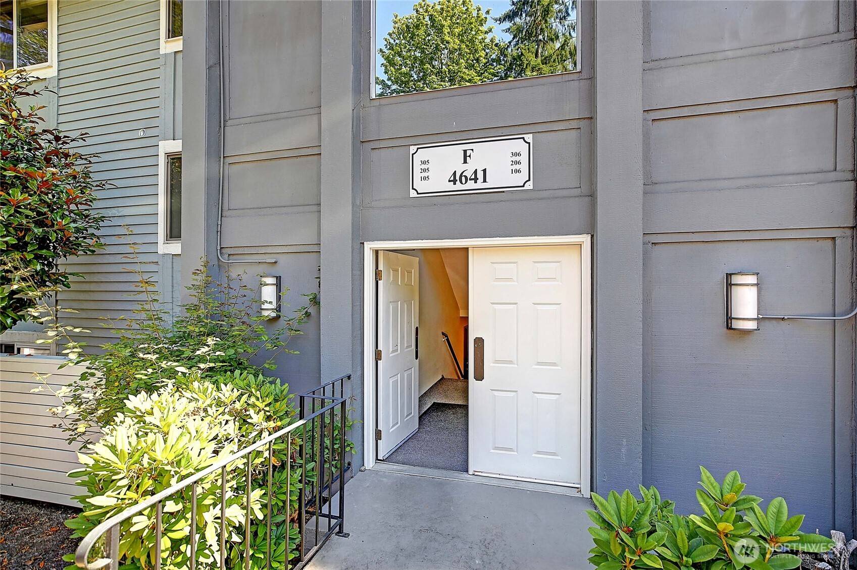 Issaquah, WA 98027,4641 W Lake Sammamish Pkwy SE #F205