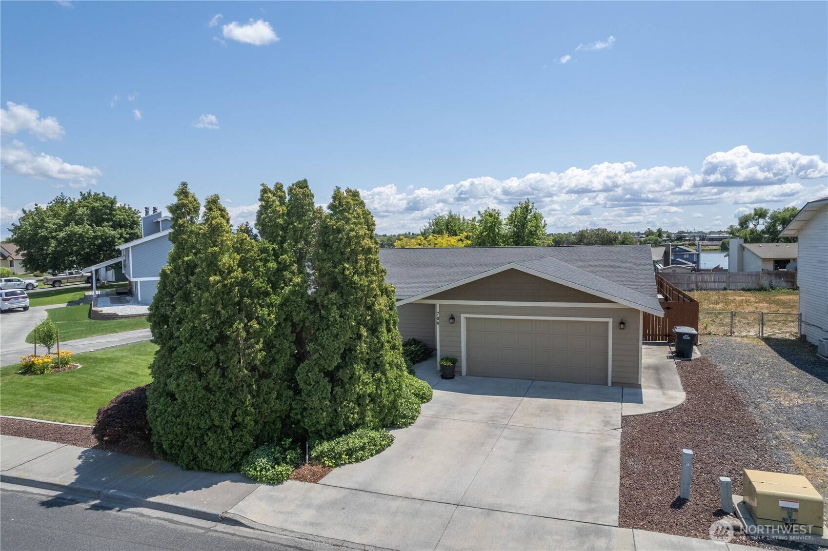 Moses Lake, WA 98837,709 W Sage Bay DR