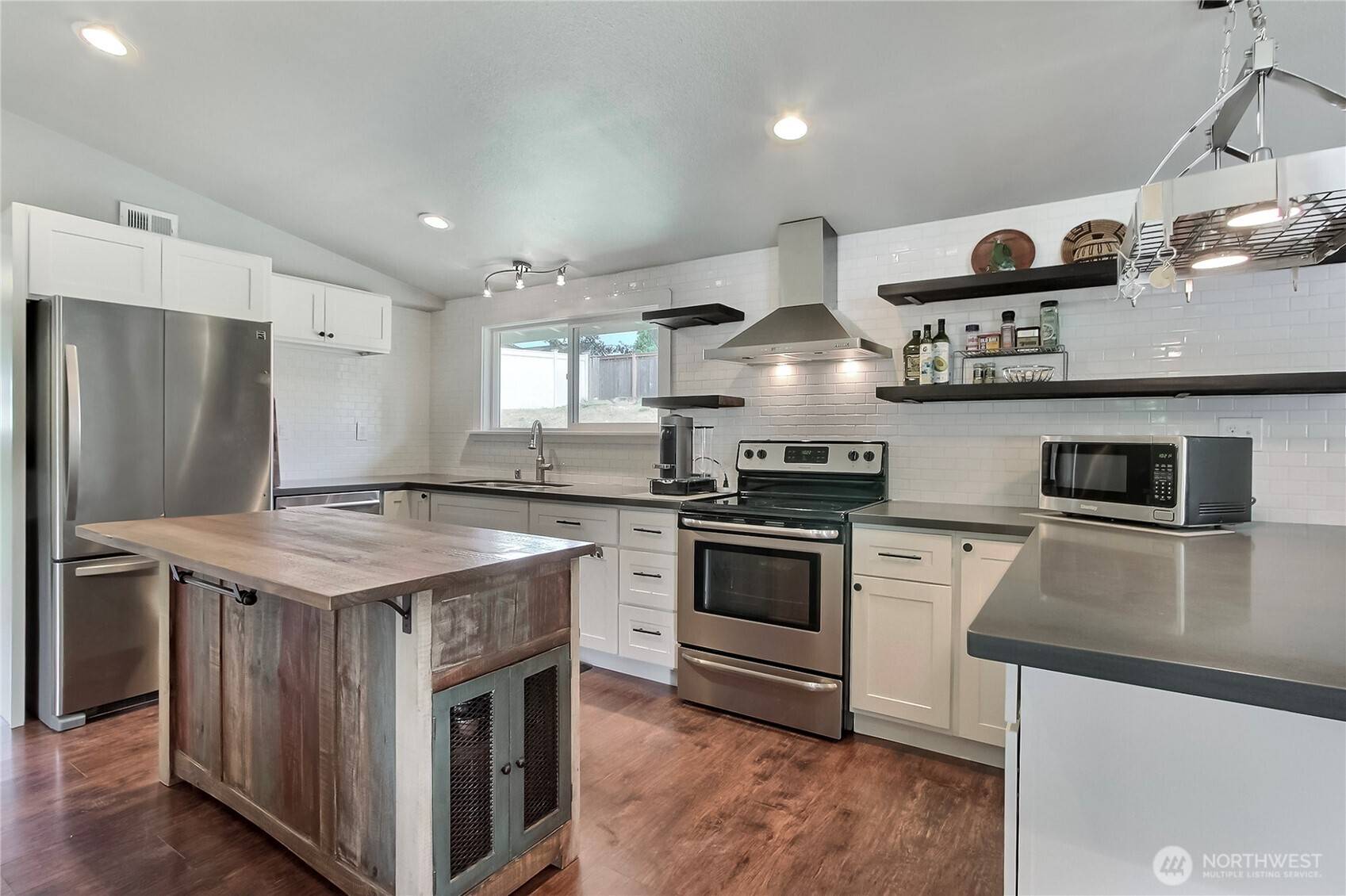 Lakewood, WA 98498,8105 Oakridge DR SW