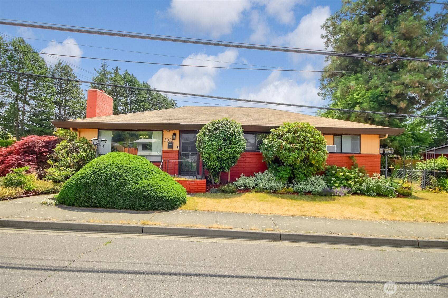 Renton, WA 98056,3033 NE 7th ST