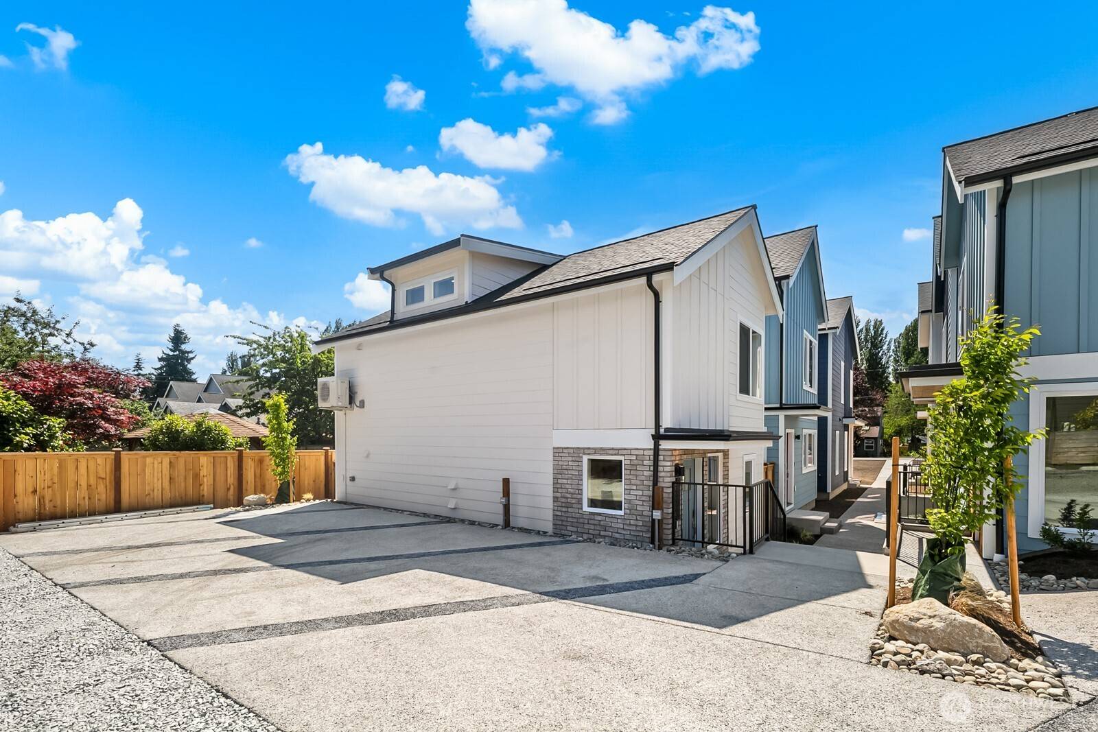 Seattle, WA 98117,9220 4th AVE NW