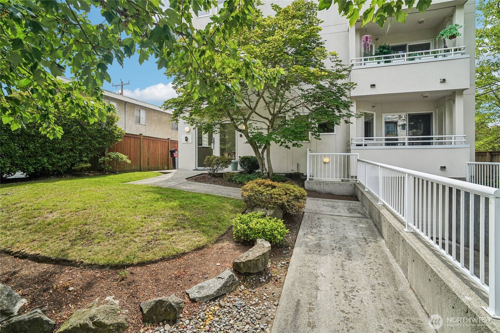 Seattle, WA 98107,1707 NW 59th ST #302