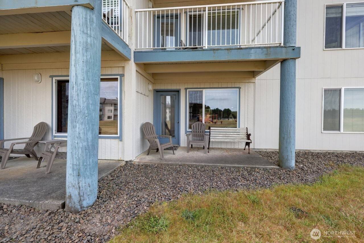 Long Beach, WA 98631,210 26th ST NW #203&04