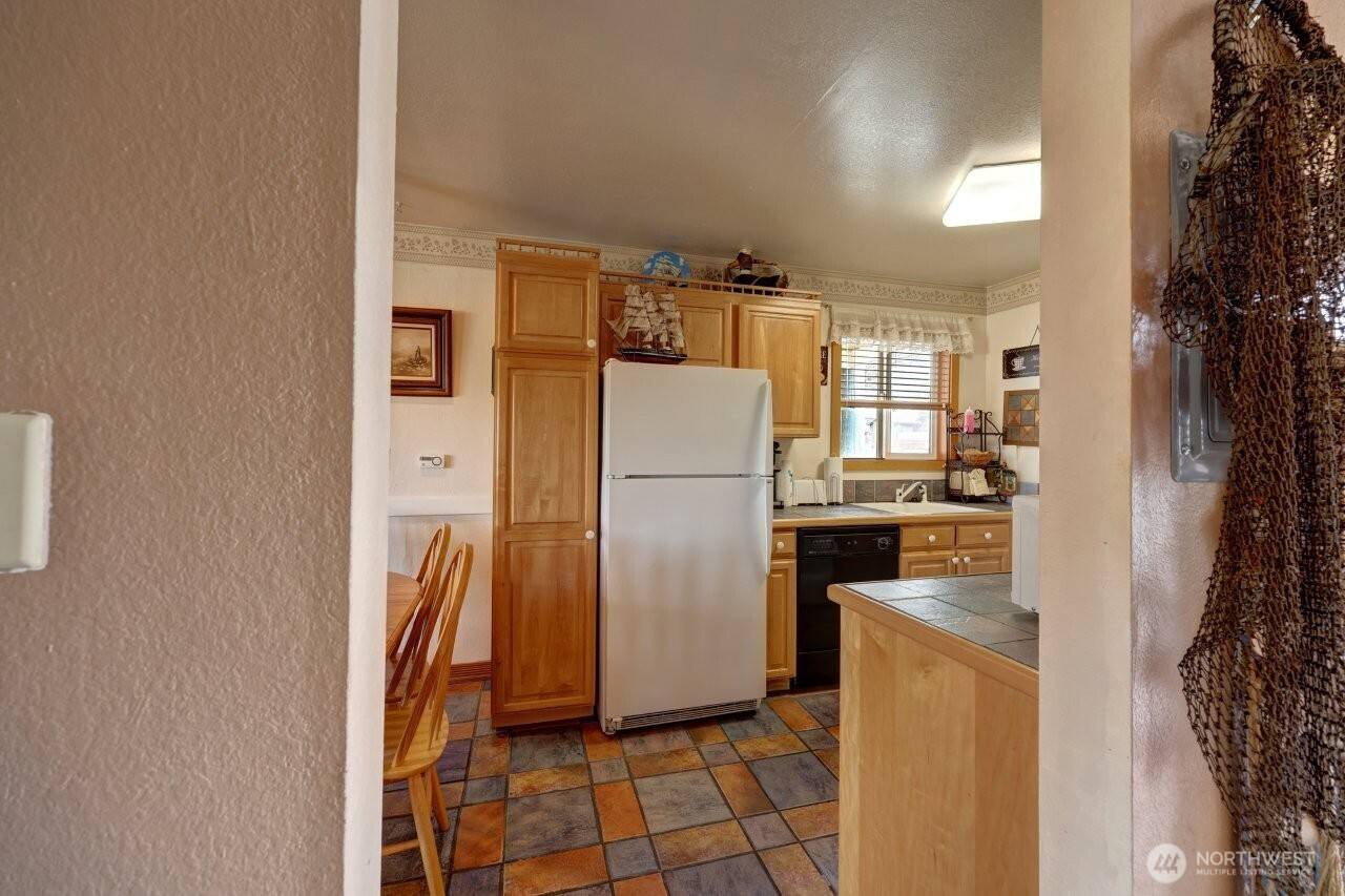 Long Beach, WA 98631,210 26th ST NW #203&04