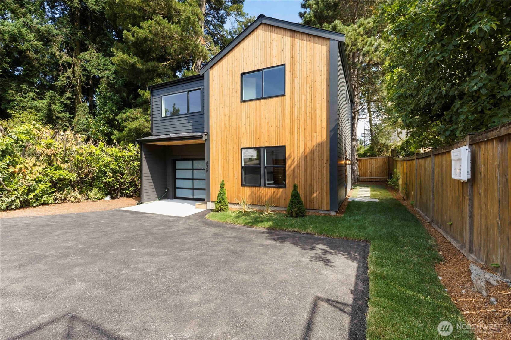Seattle, WA 98115,826 NE 95th ST