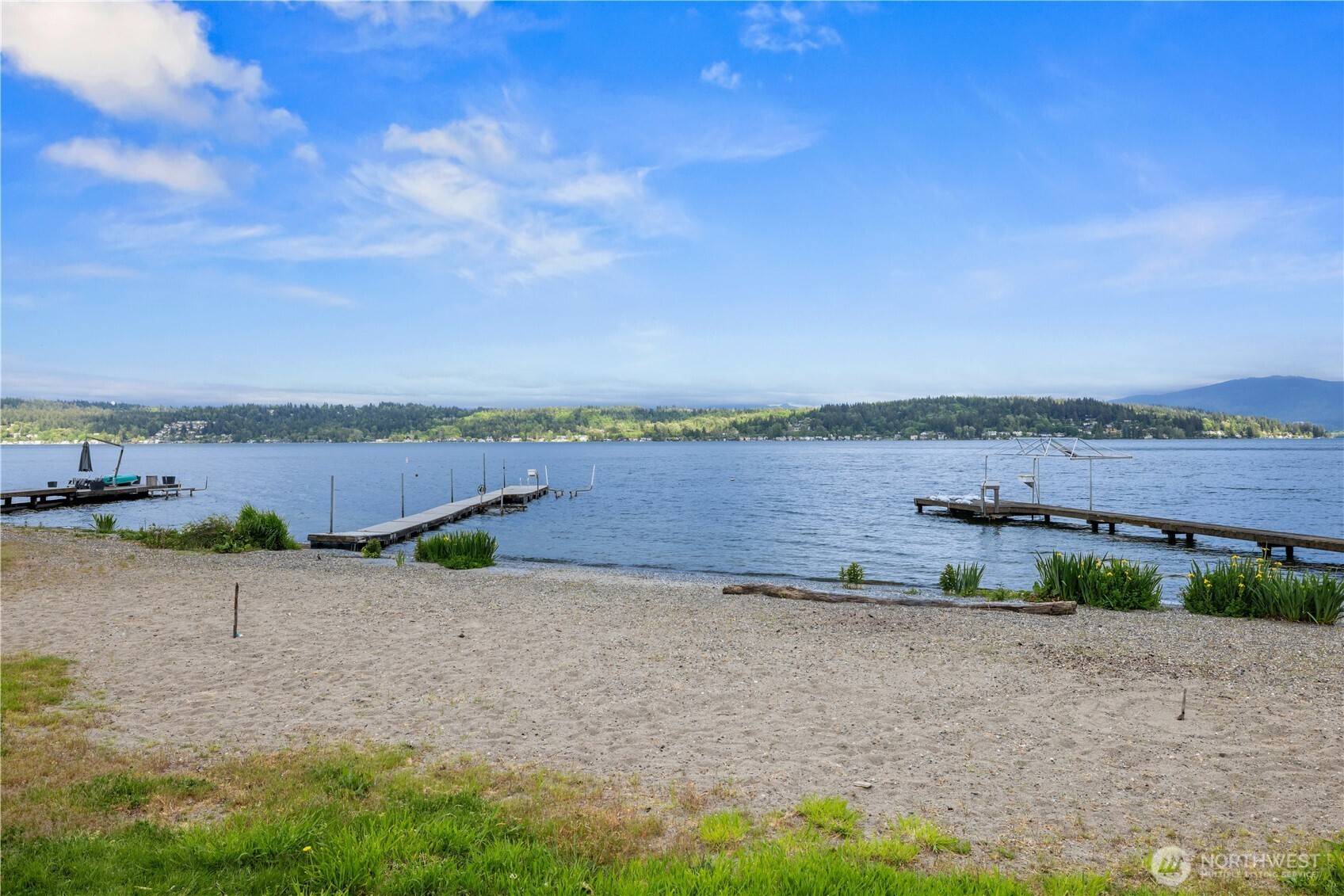 Bellevue, WA 98008,408 W Lake Sammamish Pkwy SE