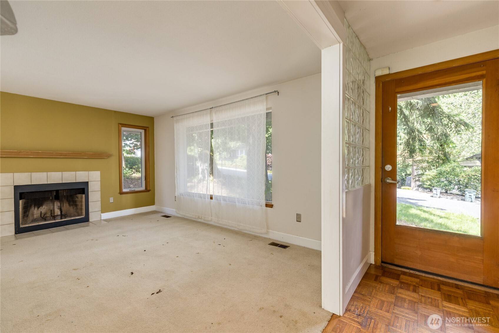 Sammamish, WA 98074,20713 NE 44th ST