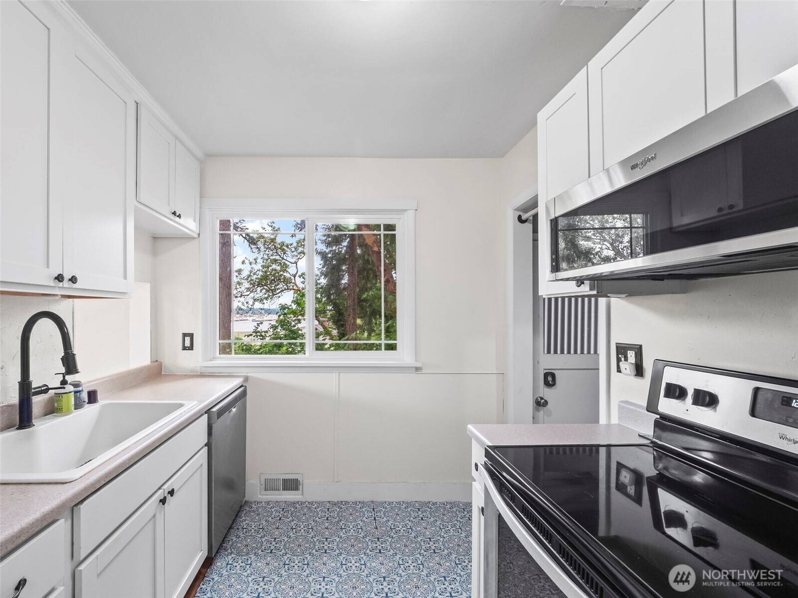 Port Orchard, WA 98366,228 Farragut AVE