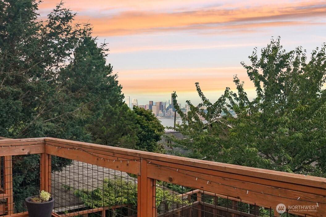Seattle, WA 98126,2736 37th AVE SW