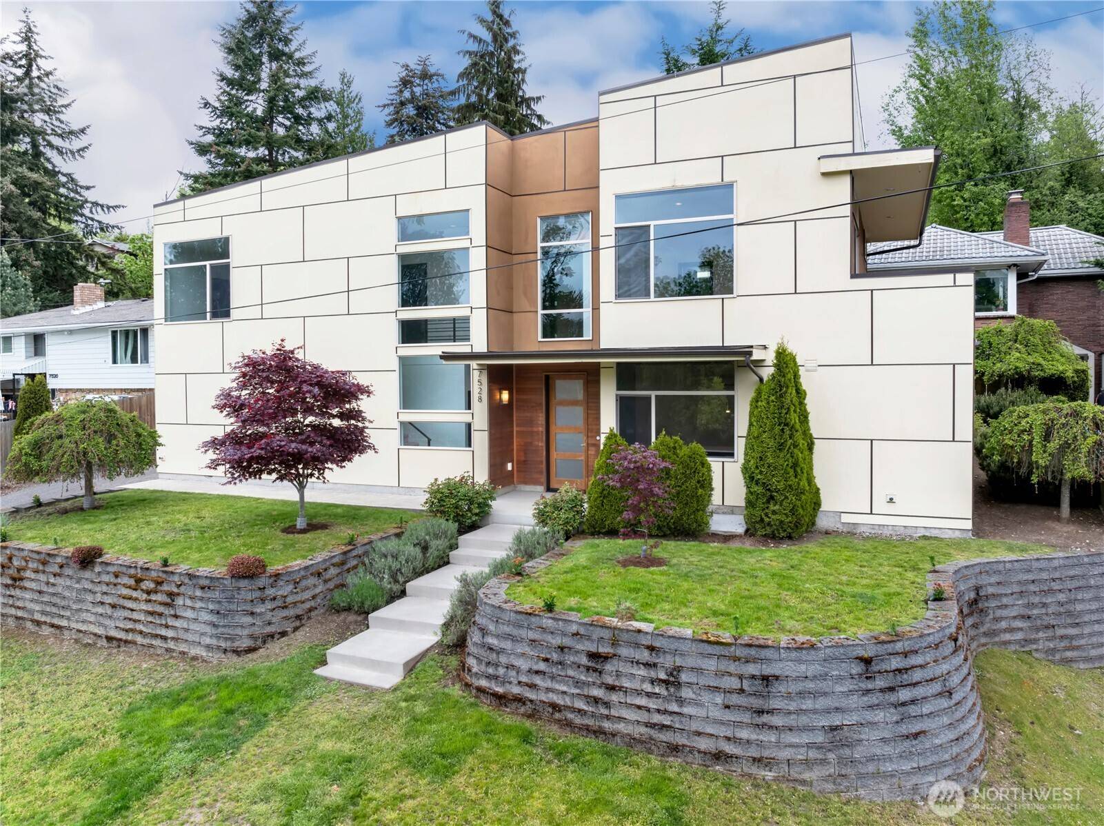 Seattle, WA 98106,7528 21st AVE SW