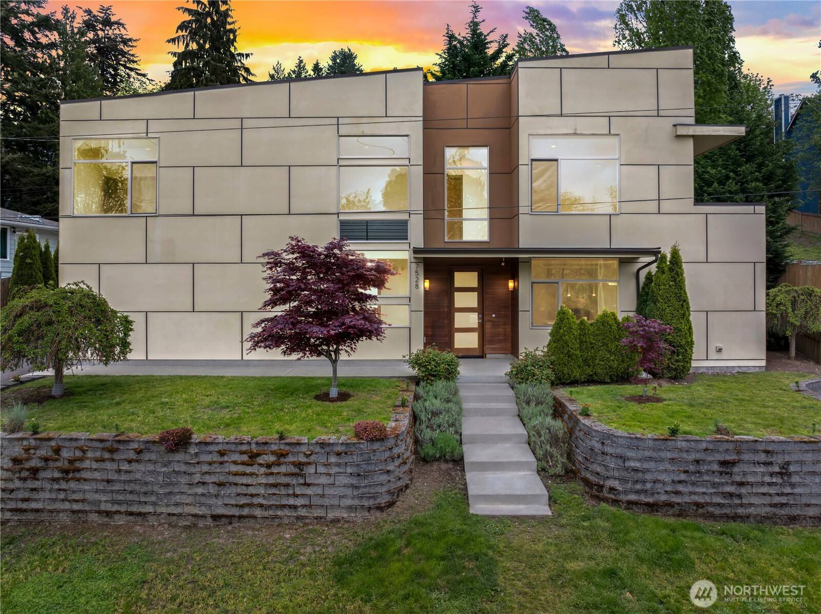 Seattle, WA 98106,7528 21st AVE SW