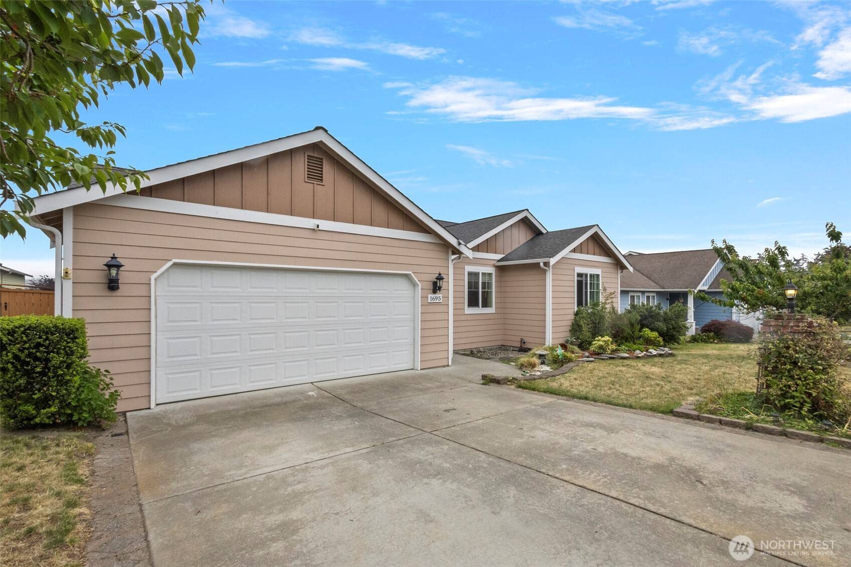 Oak Harbor, WA 98277,1695 NW Almond LOOP