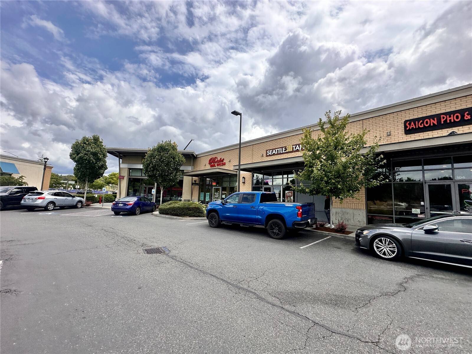 Kent, WA 98032,208 W Kent Station ST #104