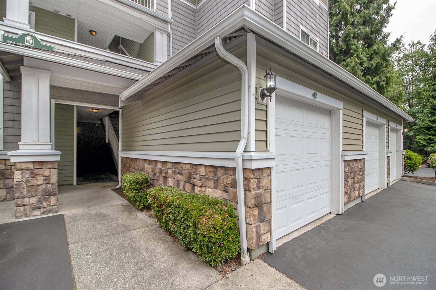 Everett, WA 98204,12712 Admiralty Way #F106