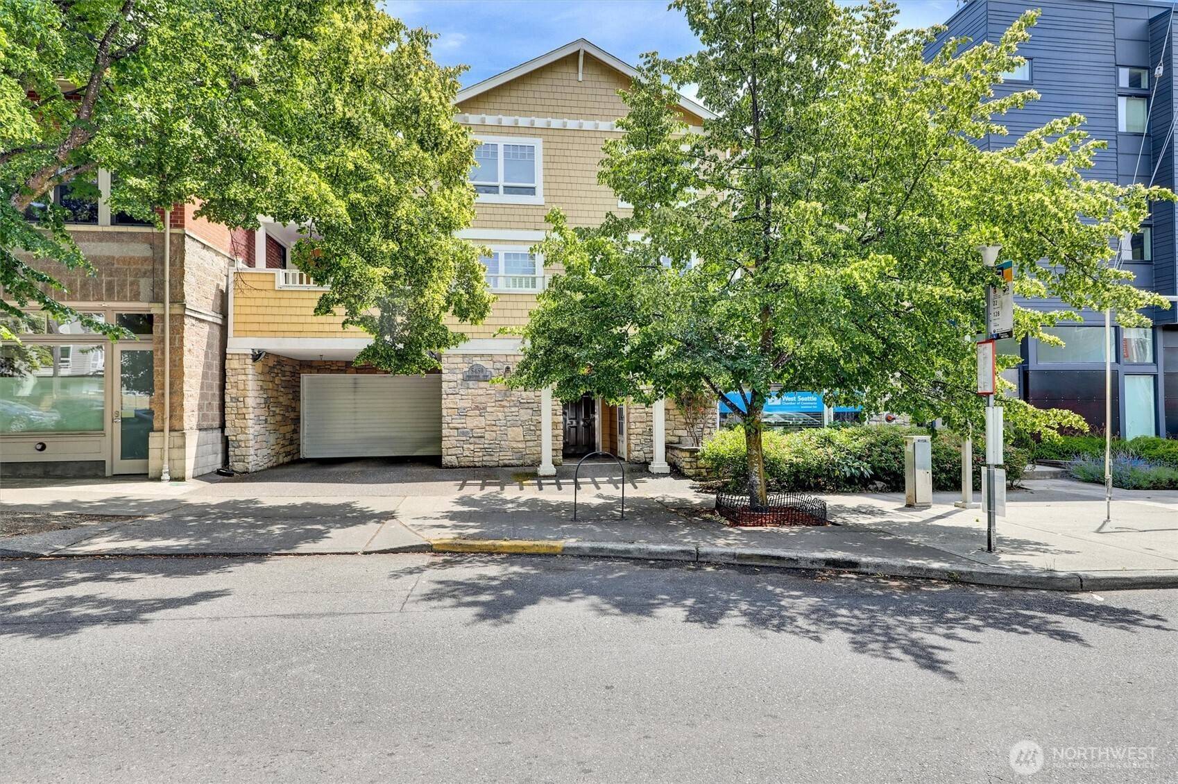 Seattle, WA 98136,5450 California AVE SW #302