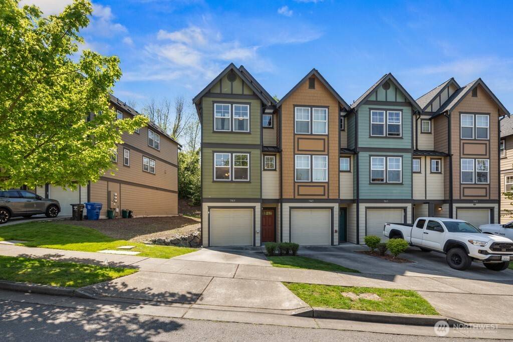 Seattle, WA 98106,7169 27th AVE SW #121