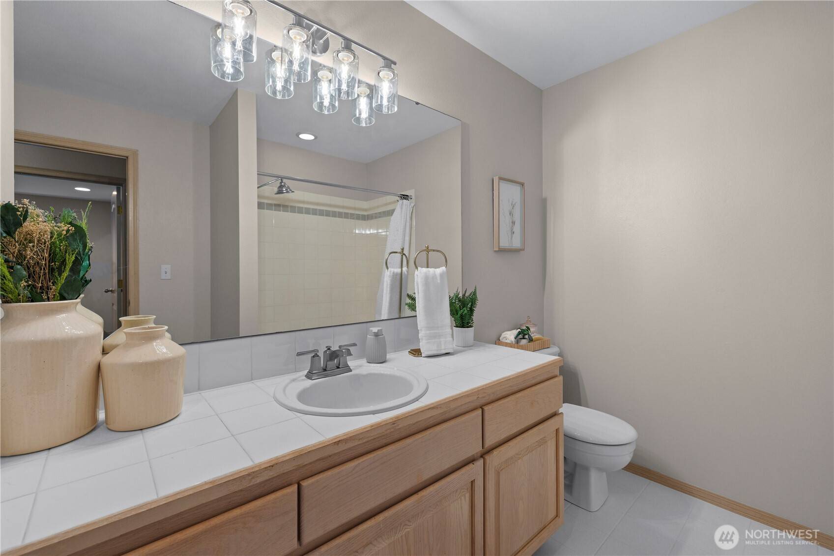 Edmonds, WA 98020,323 3rd AVE N #101