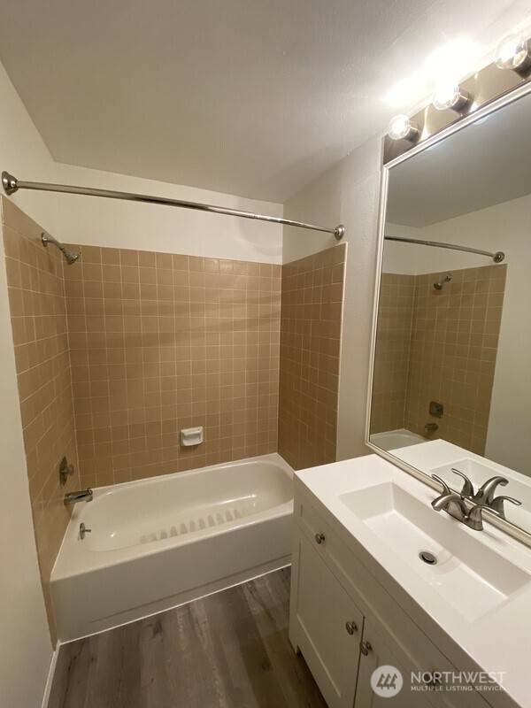 Kirkland, WA 98034,9715 NE Juanita DR #310B