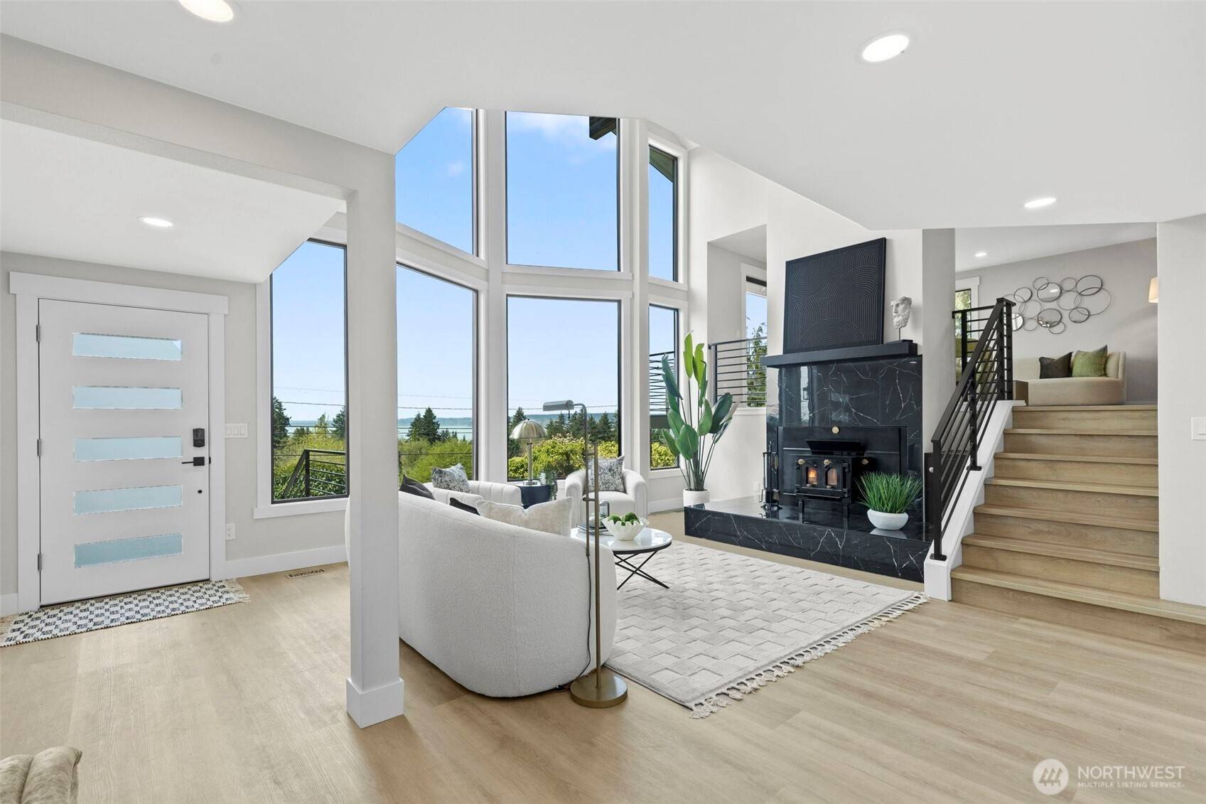 Tacoma, WA 98422,6909 E Side DR NE