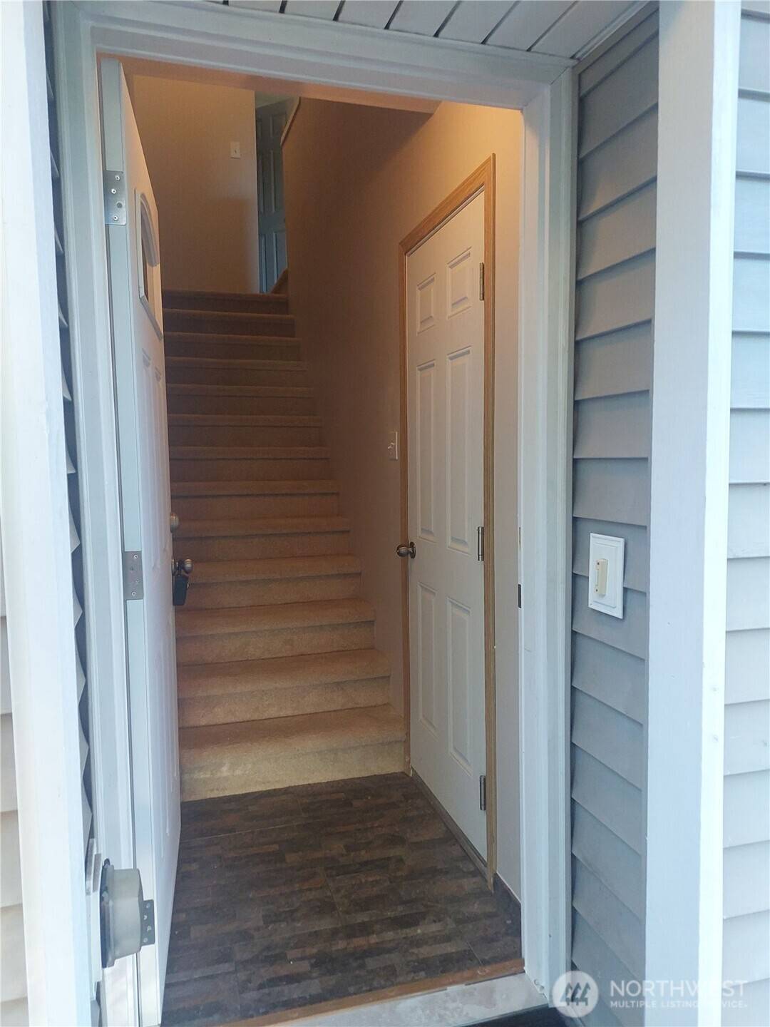 Everett, WA 98203,6907 Rainier DR E #1B