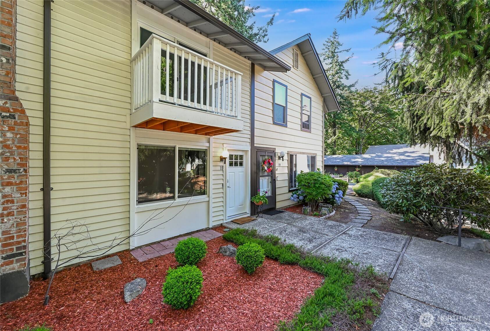 Bellevue, WA 98007,1717 150th AVE SE #18