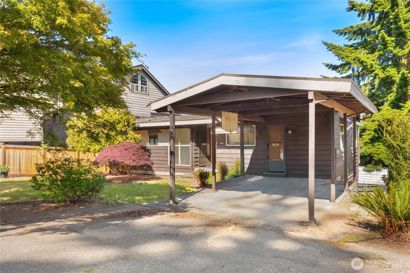 Seattle, WA 98125,12034 Roosevelt WAY NE
