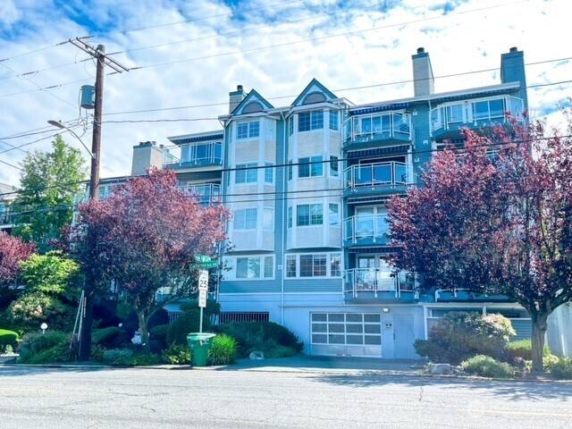 Seattle, WA 98136,6920 California AVE SW #34