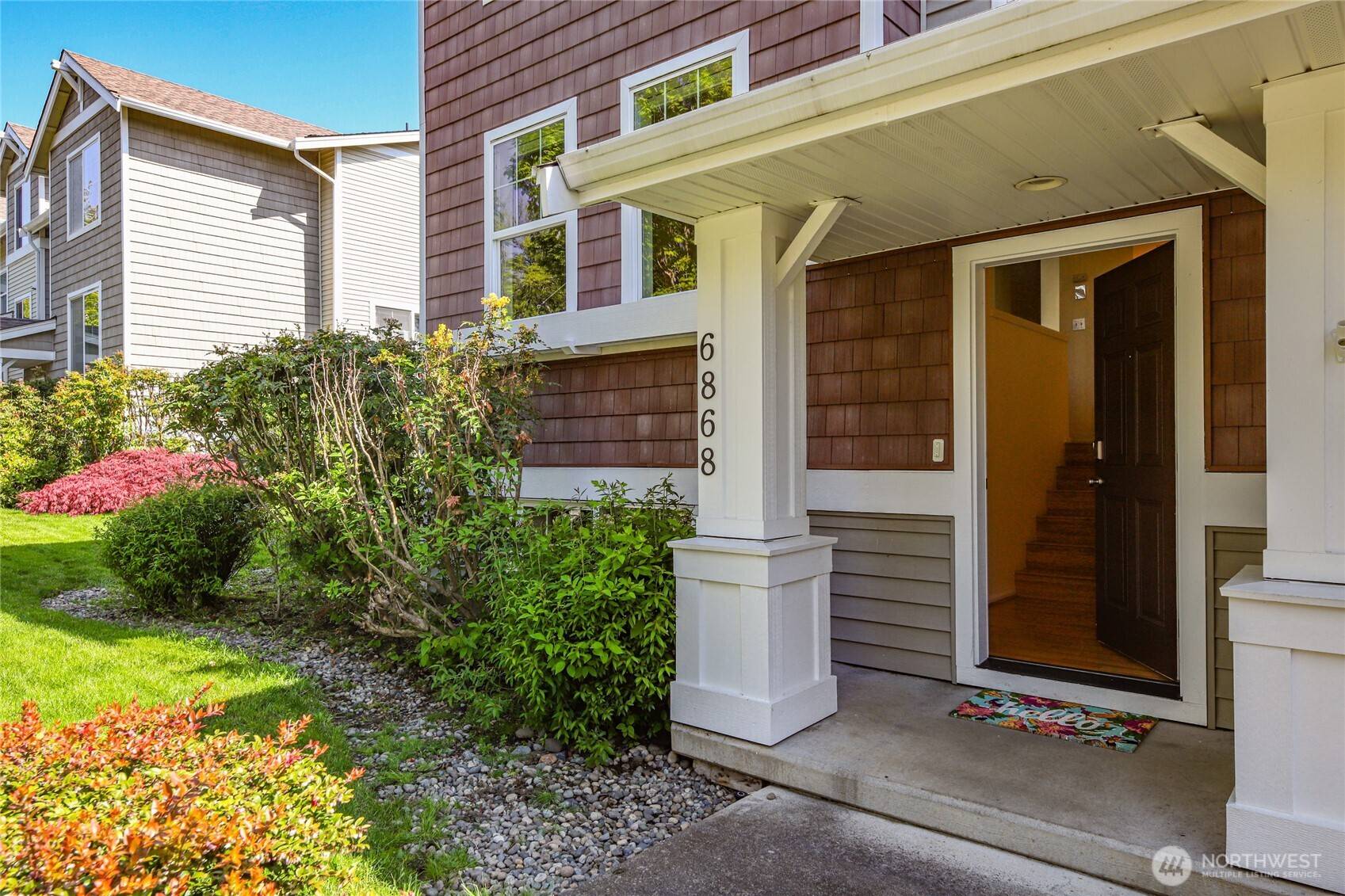 Seattle, WA 98118,6868 Holly Park DR S
