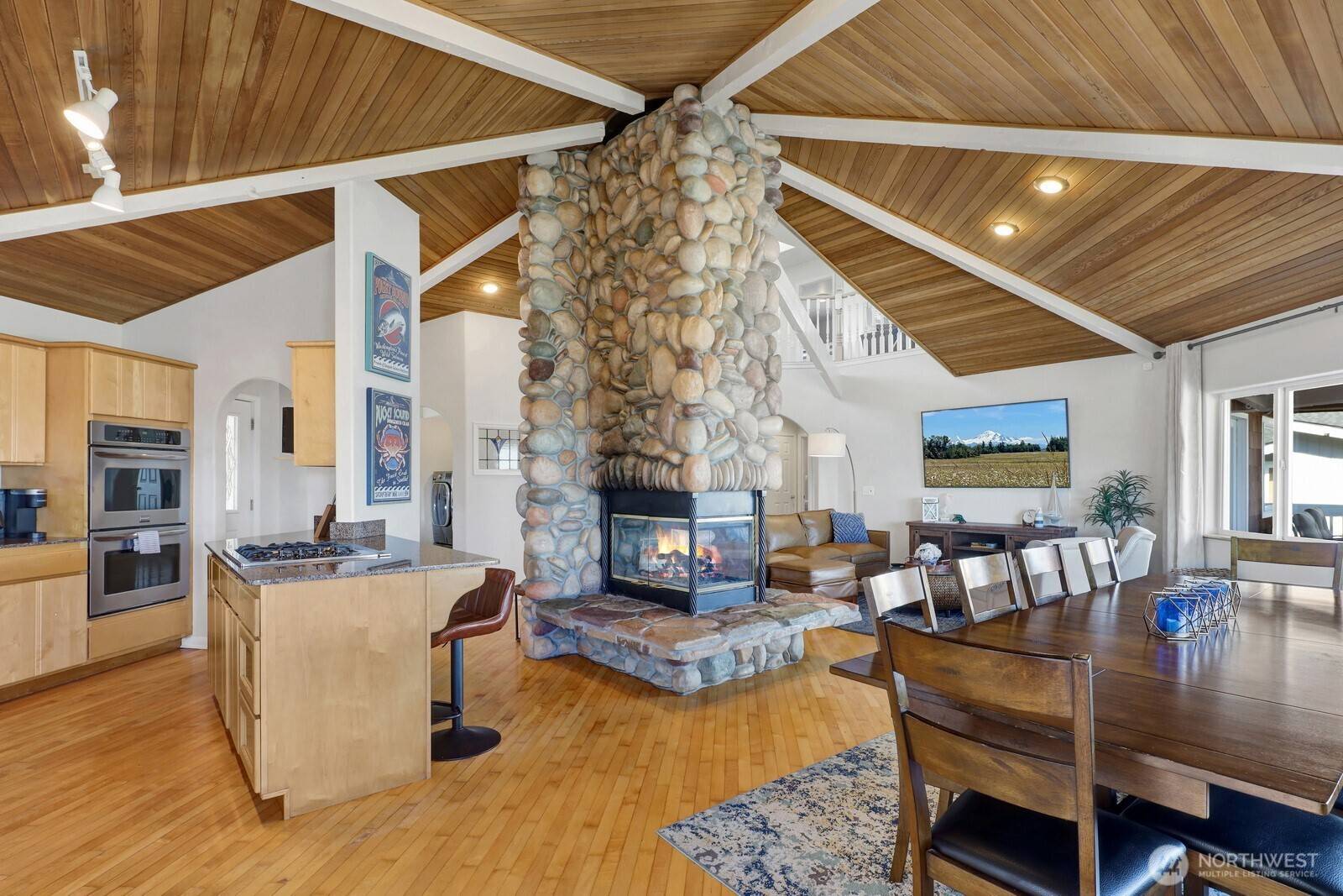 Blaine, WA 98230,6926 Holeman AVE