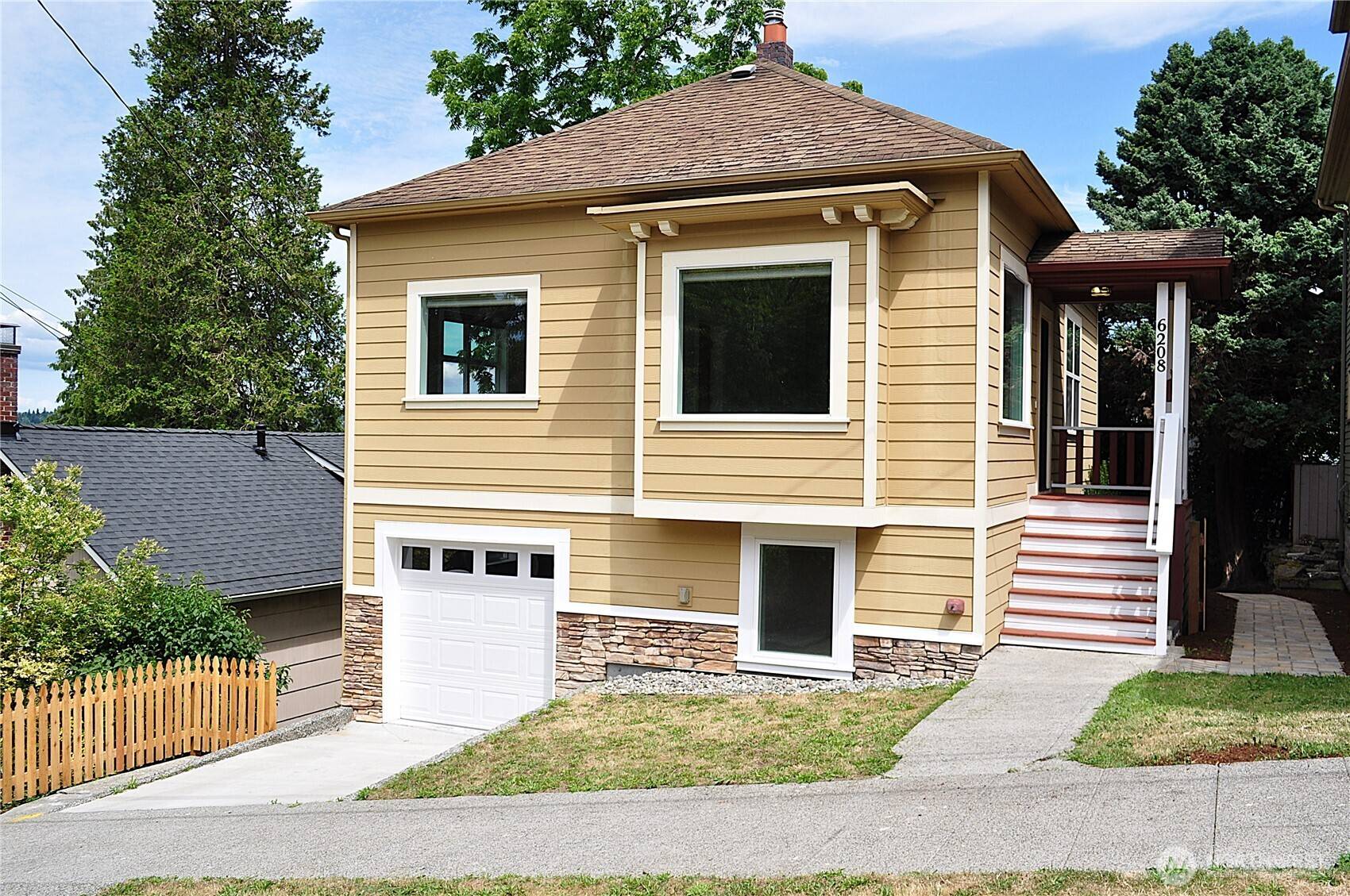 Seattle, WA 98103,6208 Fremont AVE N